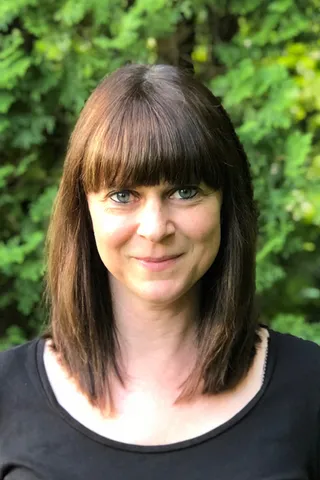 Portrait of Lindsay Dec